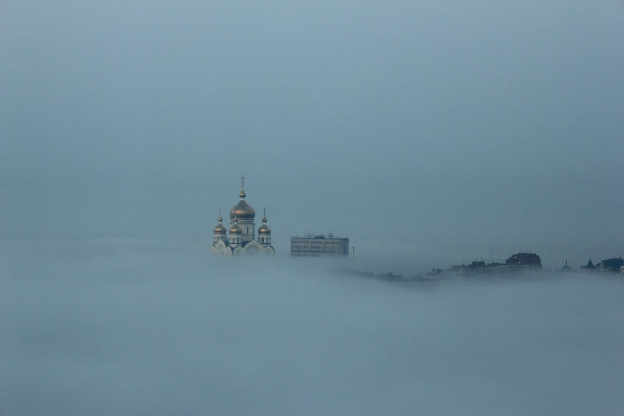 Густой туман пал на озеро кубенское впр