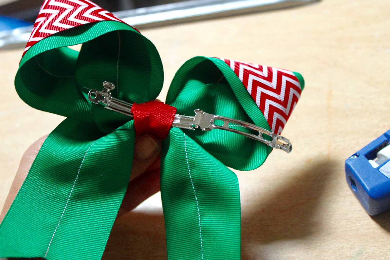 Crafty Texas Girls DIY BIG Christmas Hair Bow