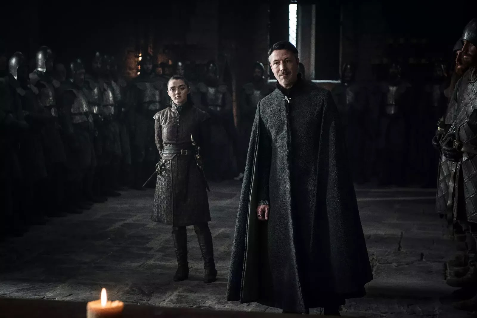 Lord Baelish y Arya Stark en Game of Thornes