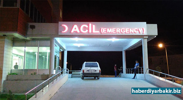 Çınar'da akrabalar arasında kavga: 1 ölü 3 yaralı DİYARBAKIR-Diyarbakır'ın Çınar ilçesinde akrabalar arasında bilinmeyen nedenle çıkan silahlı kavgada bir kişi hayatını kaybetti, 3 kişi ağır yaralandı.