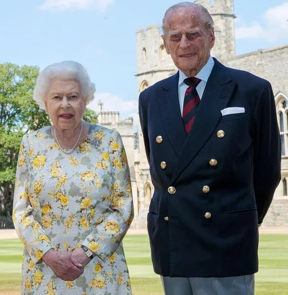 Queen Elizabeth is wearing an Angela Kelly floral dress. The Queen is wearing a heart-shaped 18.8 carat diamond brooch called Cullinan V