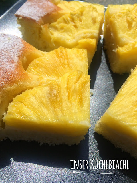 inser Kuchlbiachl: Schneller Blechkuchen mit Ananas