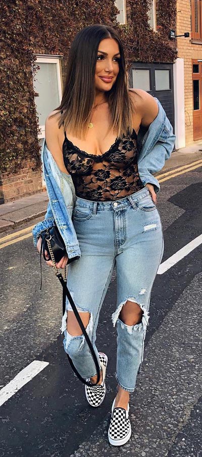 We scoured best Instagram fashion influencers to find these 29 classy spring outfits via higiggle.com Denim Jacket + Distressed Jeans + floral bodysuit | Casual Spring outfits | #fashion #springoutfits #style #outfits