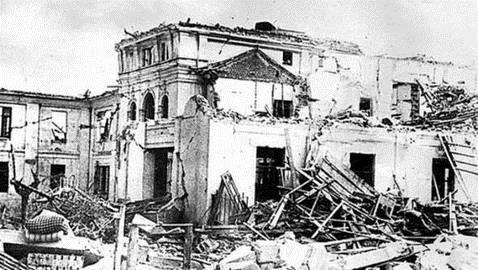 La Casa Cuna. La explosión afectó a la parte de las habitaciones. Imagen: https://www.lavozdigital.es/cadiz/201508/18/explosion-cadiz-1947-20150818134113-pr.html Explosión de un polvorín de la Armada en Cádiz de 1947.