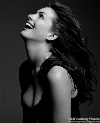 Anne Hathaway photoshoot for Vanity Fair magazine - black and white - pic 4