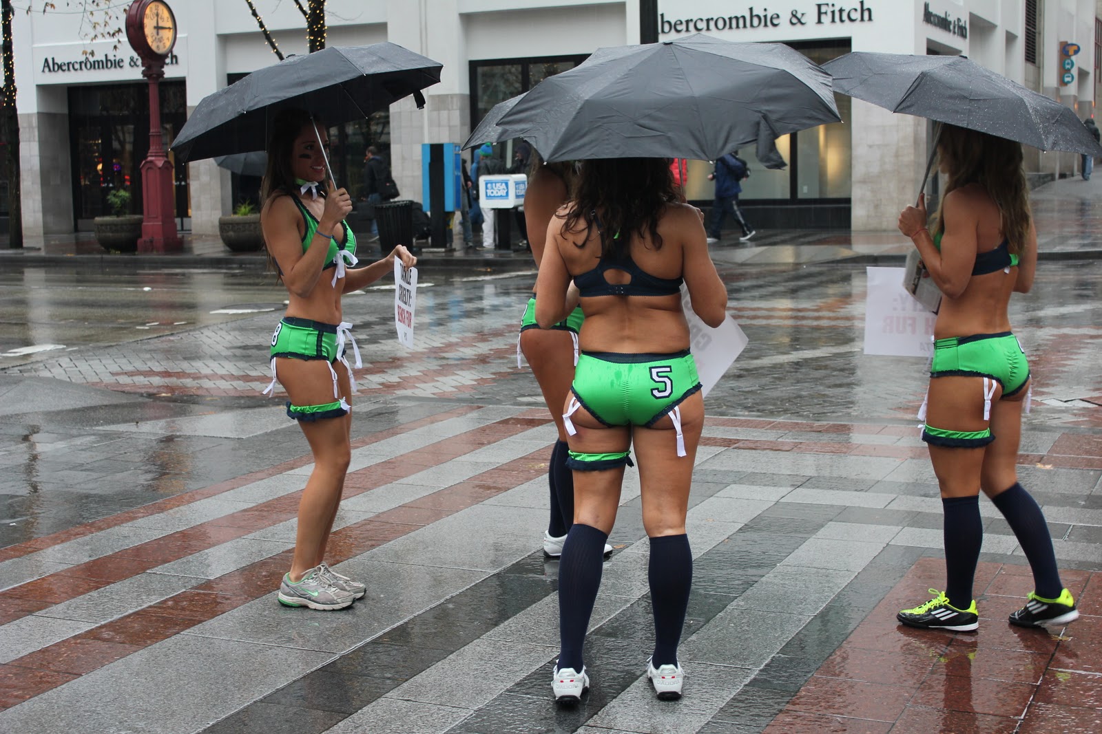 Pelting Out - the book, in progress: Checking out the Seattle Mist during a steady downpour