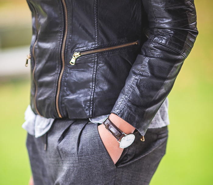 Biker Cuero , Shop Online , Pantalón pijama , fluido , Perfecto .Look . Lucía Díez