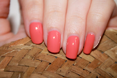 Swatch of the nail polish "Carousel Coral" from Essie