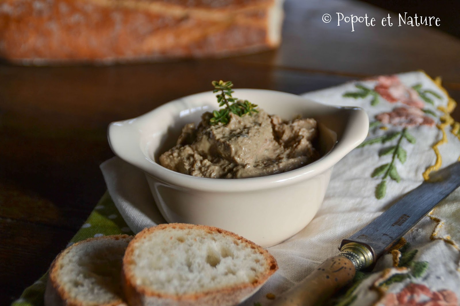 Popote et Nature Une terrine crémeuse aux foies de volaille à tartiner sur des toasts pour un