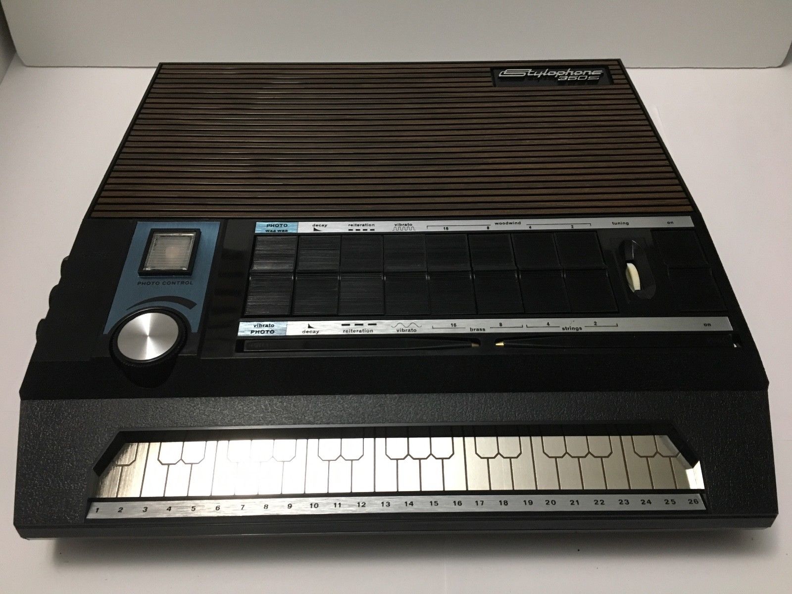 Стилофон купить озон. Stylophone 350s. Ретро-синтезатор Stylophone 350s. Stylophone музыкальный инструмент. Stylophone ВШН.