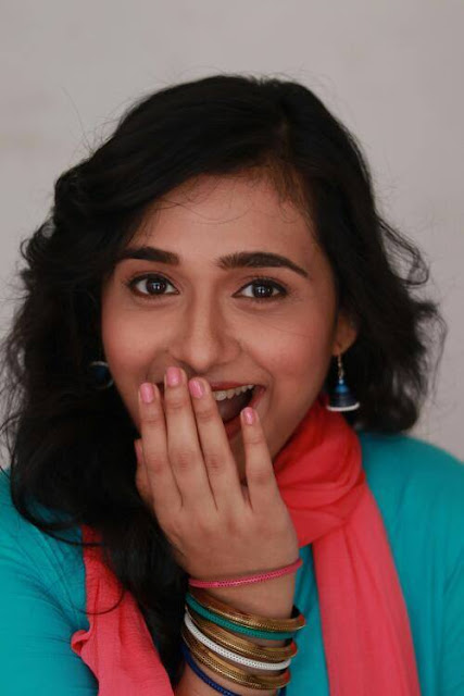 Radhika Muthukumar HD WallPaper and best pictures collection