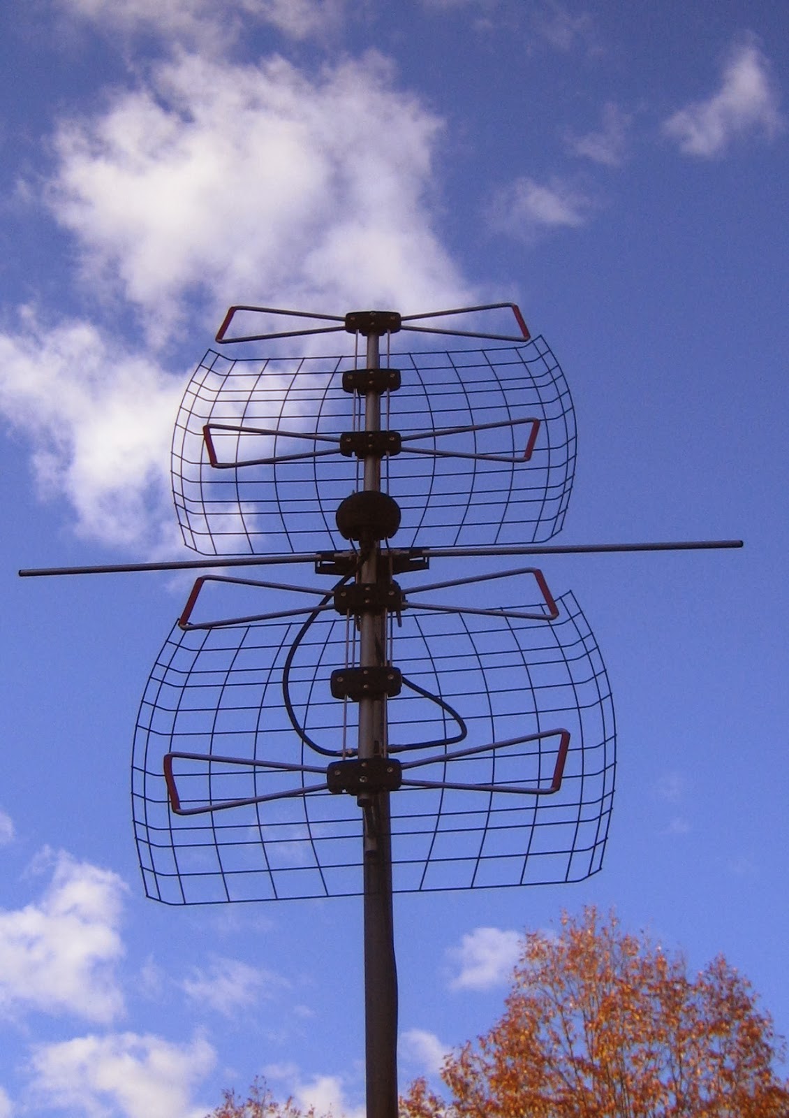 Average Joe Consumer Product Reviews Antennas Direct DB4e gets a Boost From the Clearstream VHF