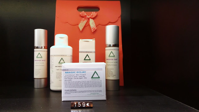 Coffret Beauté, composé par Eddy, visagiste expert au Studio 54. Coffret Beauté, composé par Eddy, visagiste expert au Studio 54.
