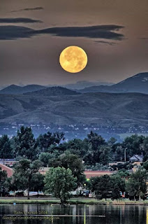supermoon - sumber: simplycoloradophotography supermoon - sumber: simplycoloradophotography
