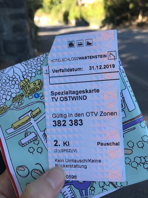 スイスのバスのチケットと地図をいただく