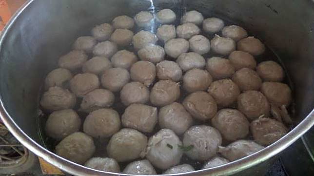 Viral, Bukan Daging Ataupun Keju, Bakso ini Berisi Uang.