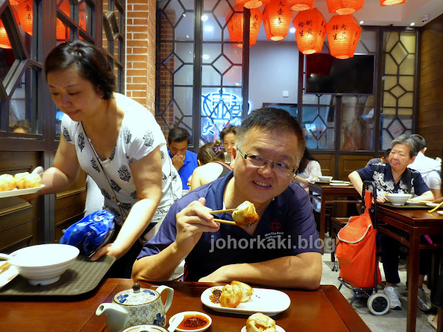 Shengjianbao-Shanghai-Street-Food-Pan-Fried-Dumplings-生煎包