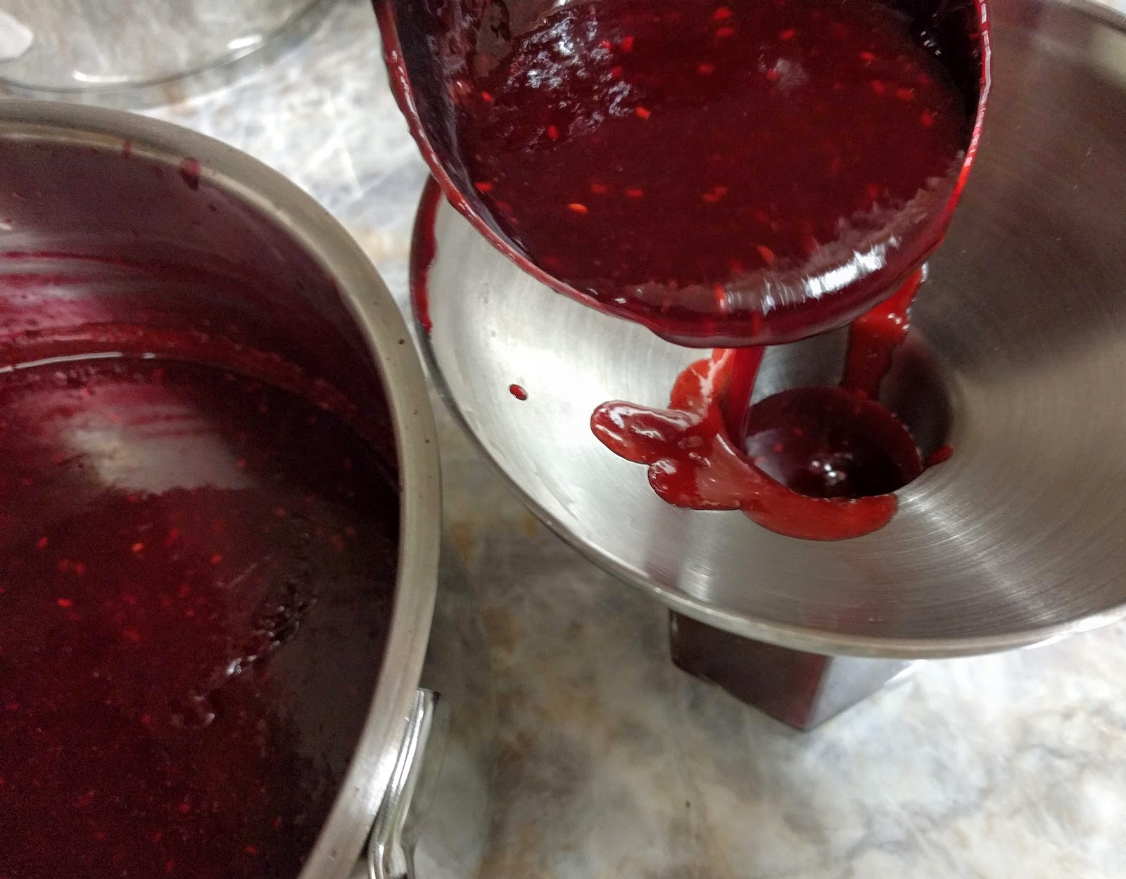 - Himbeer-, Erdbeer- und Heidelbeer-Marmelade