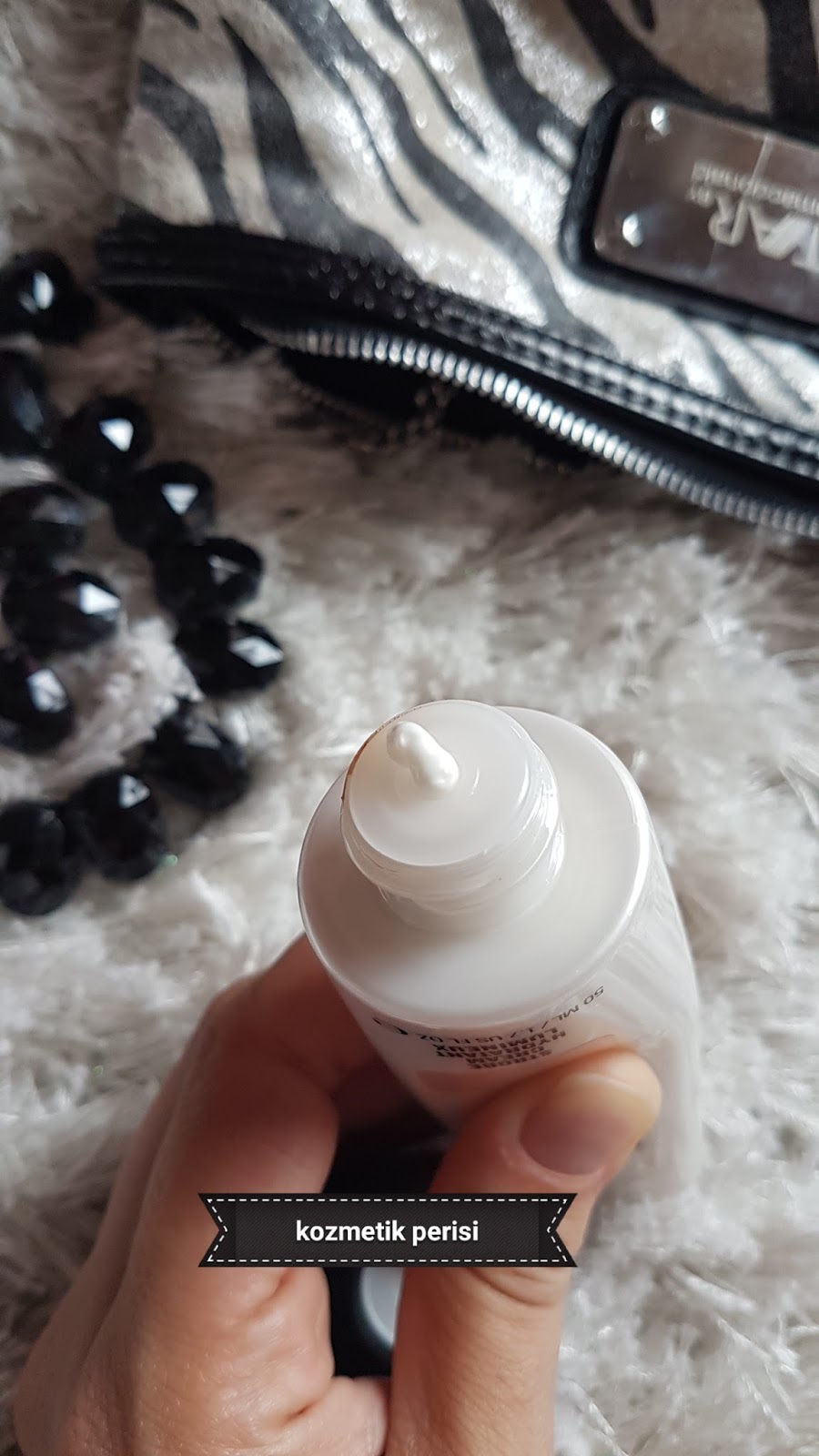 Kozmetik perisii Mac strobe cream