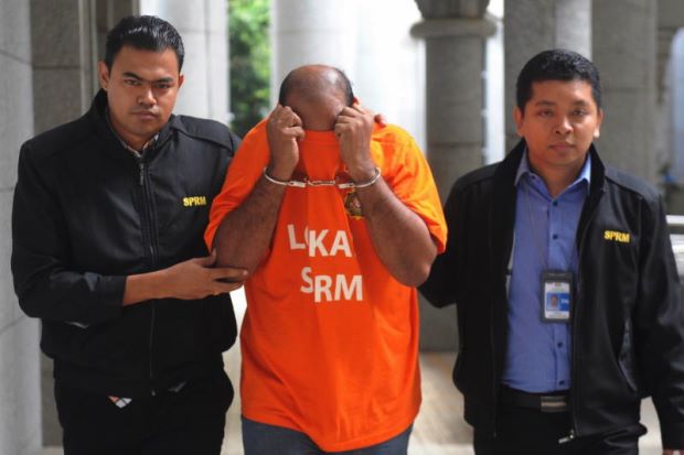 Rasuah Di Melaka - Pemandu Van Bebas Dengan Jaminan SPRM Rasuah Di Melaka - Pemandu Van Bebas Dengan Jaminan SPRM