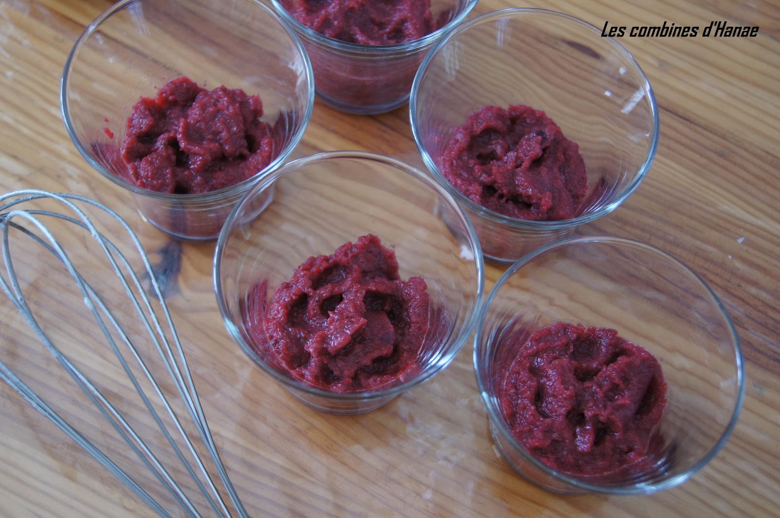 Les petites combines d'Hanae... Verrines de Betteraves et mousse au chèvre frais.