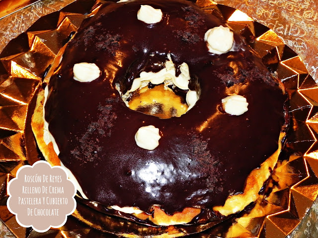 ROSCÓN DE REYES RELLENO DE CREMA PASTELERA Y CUBIERTO DE CHOCOLATE ROSCÓN DE REYES RELLENO DE CREMA PASTELERA Y CUBIERTO DE CHOCOLATE
