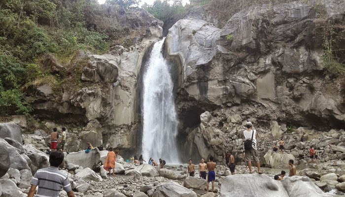 Indahnya Wisata Adrenalin Air Terjun Mangku Sakti Lombok