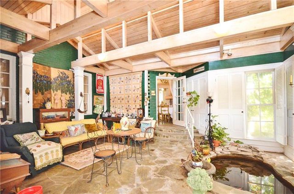 Sweet House Dreams 1925 Brick Federal in Corsicana, Texas