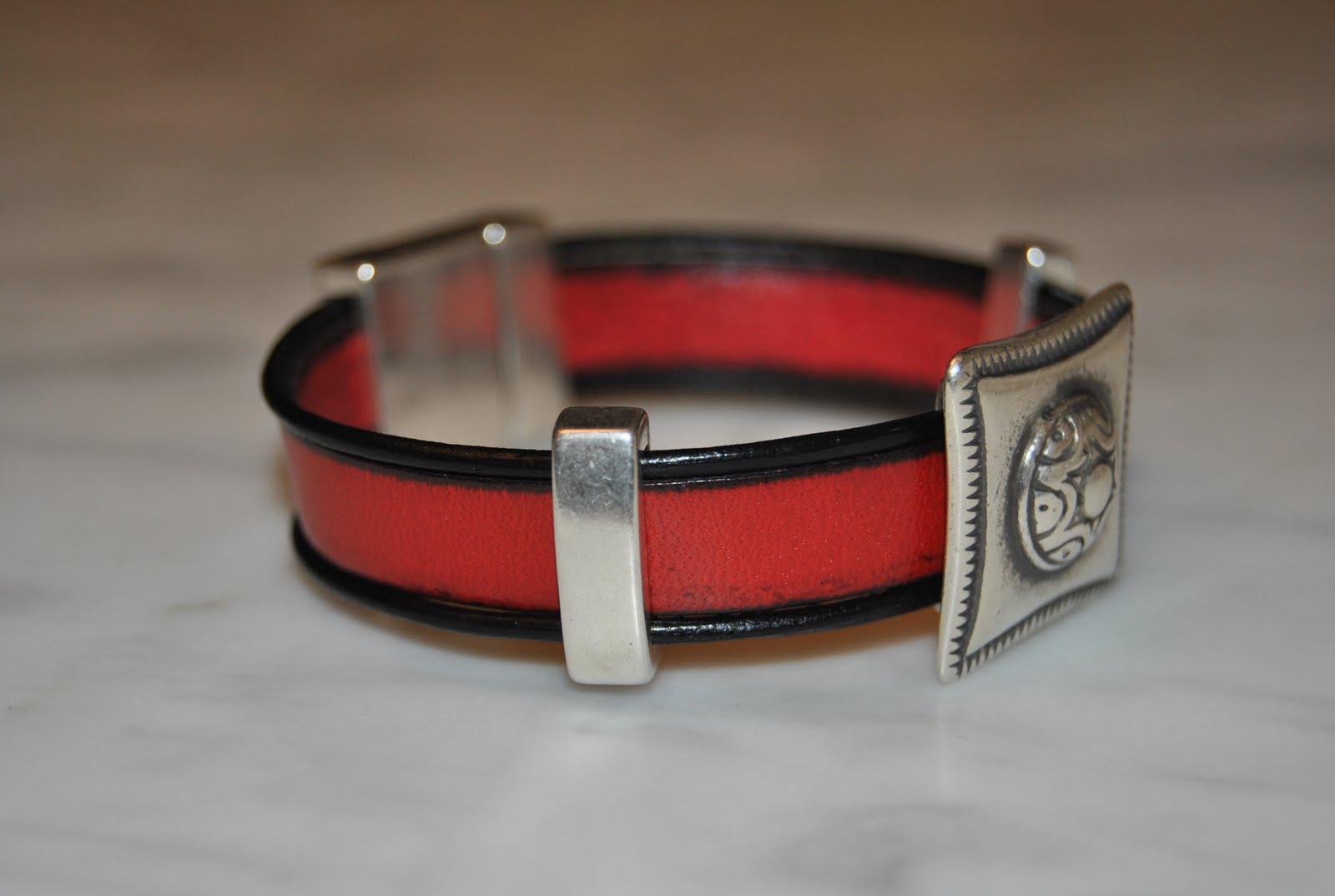 Artesania Lirica Inma: Pulseras de cuero Zamak