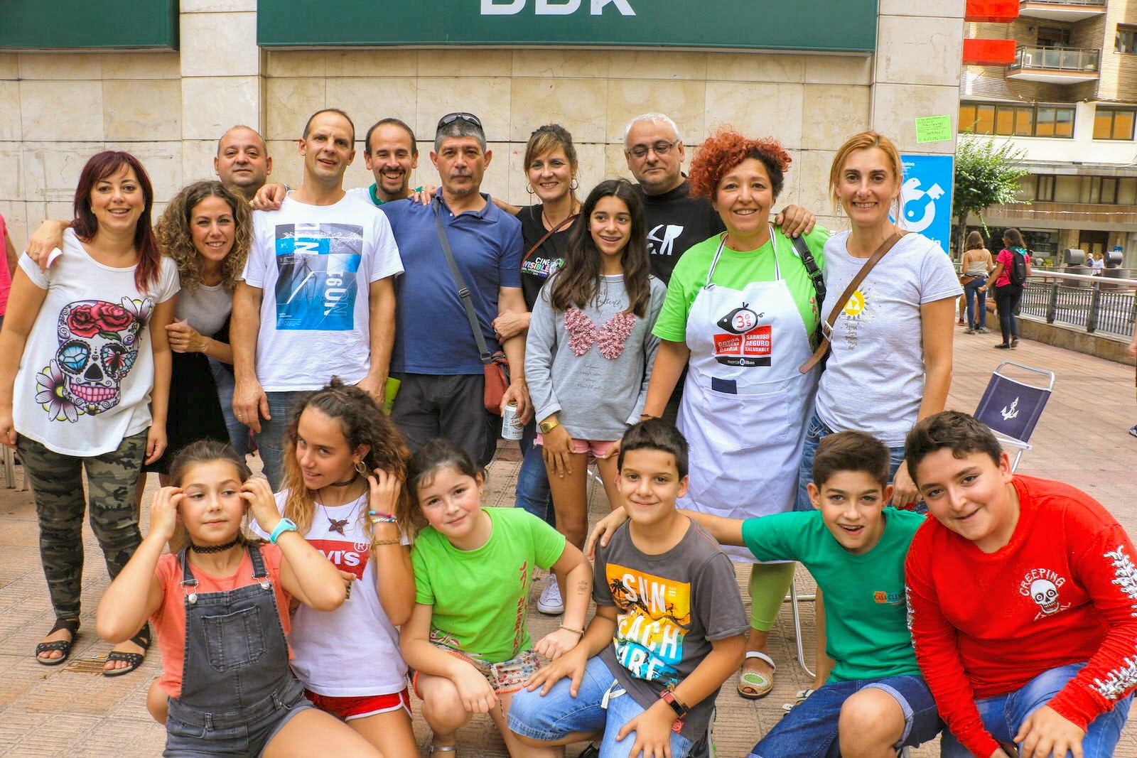 Beurko Bagatza se entrega a la gastronomía en un caluroso sábado de fiestas