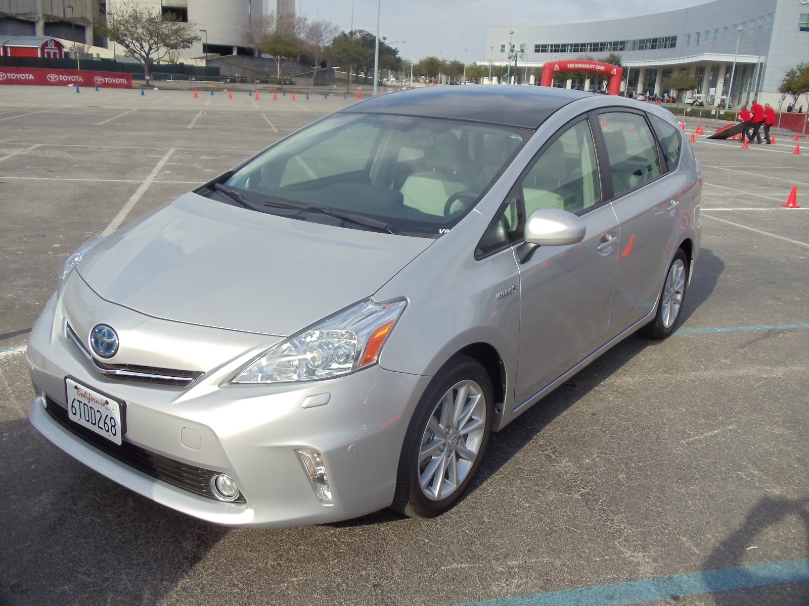 --CarJunkie's Car Review--: First Drive: 2013 Toyota Prius V