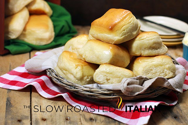 http://www.theslowroasteditalian.com/2013/10/copycat-texas-roadhouse-rolls-recipe.html