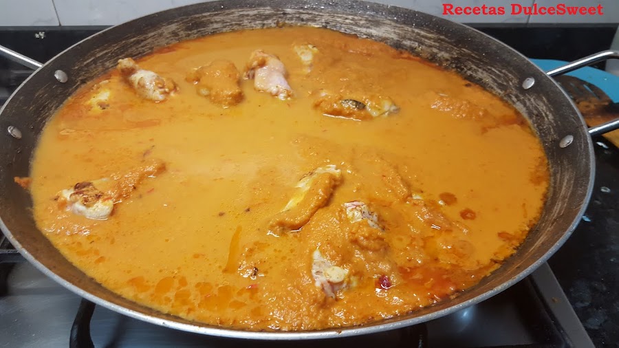 Sofrito verduras, caldo y pollo