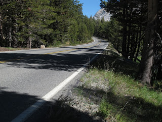 Die Tioga Road ist die einzige Straße, die während der 314 km überquert werden muss.