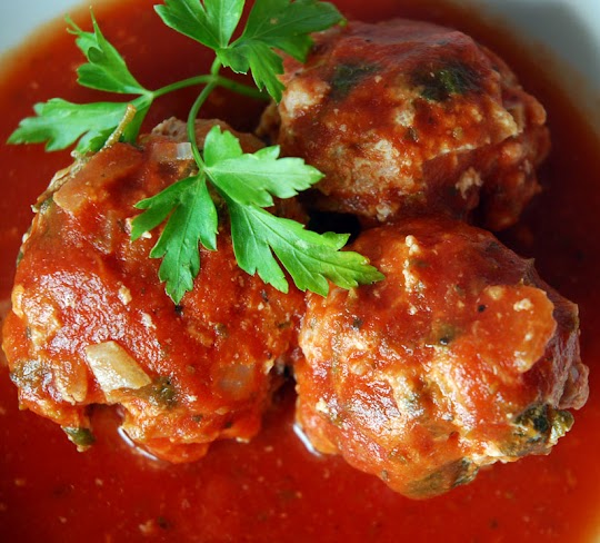 Klopsy z indyka w pomidorowo- pikantnym sosie