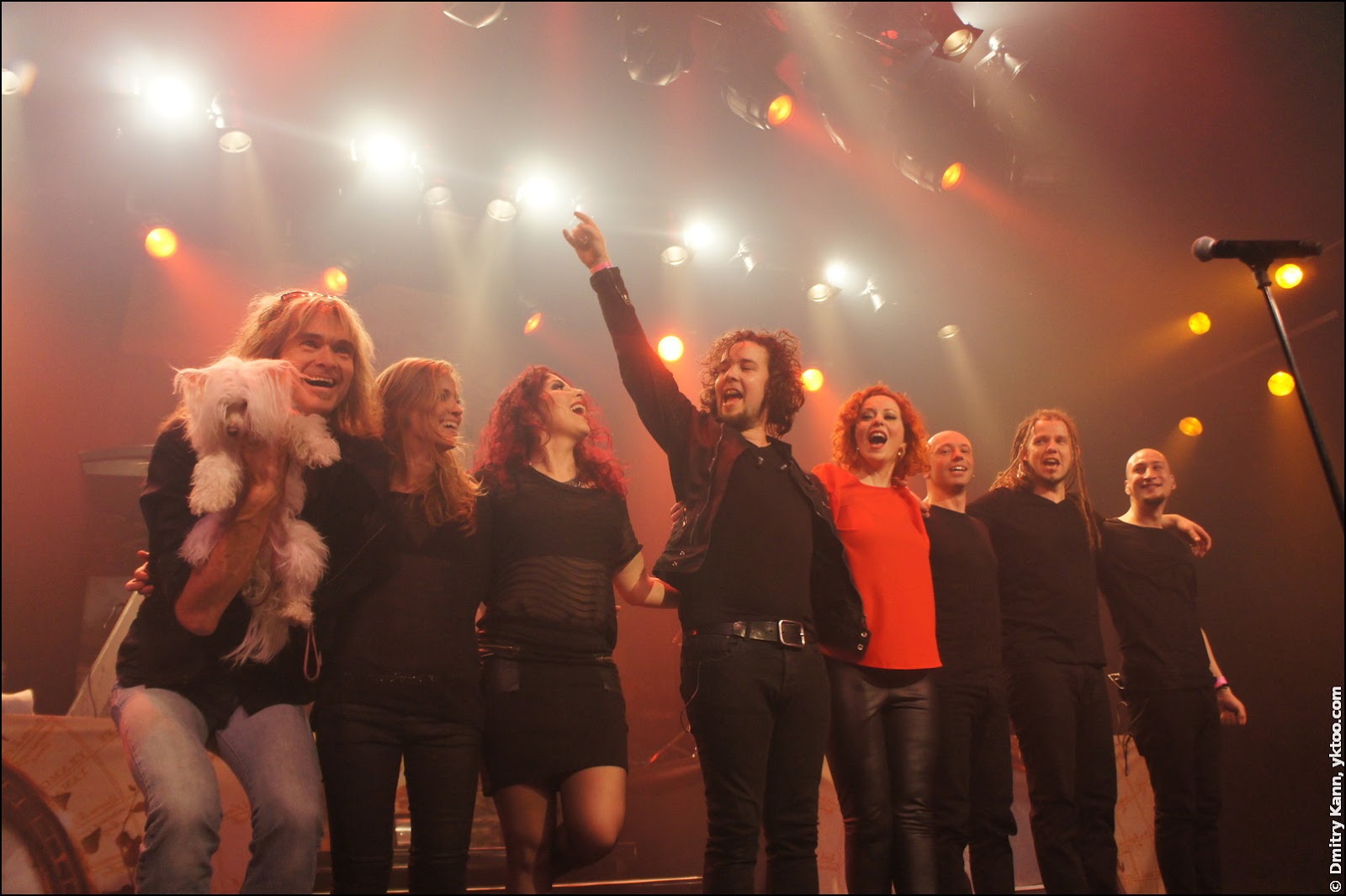 Arjen Lucassen, Merel Bechtold, Marcela Bovio, Joost van den Broek, Anneke van Giersbergen, Ed Warby, Johan van Stratum, Ferry Duijsens.