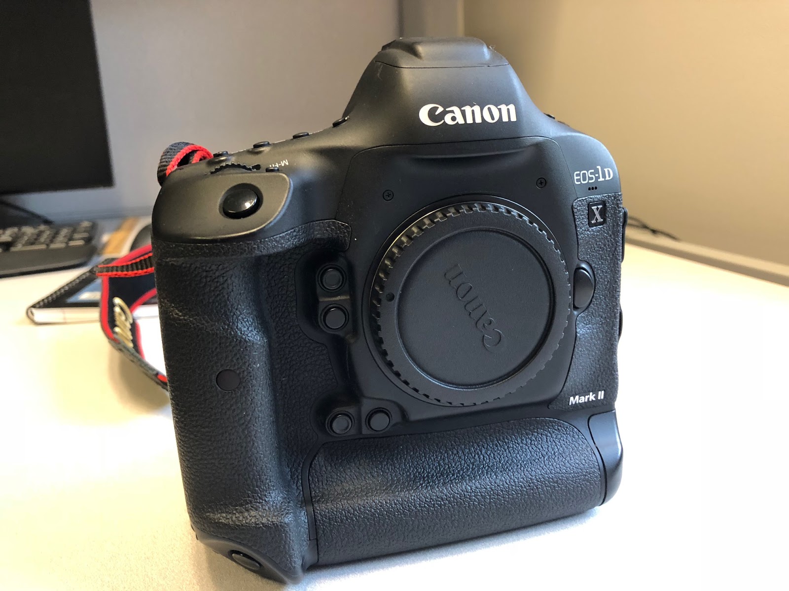 1dx mark. Canon EOS 1dx Mark II. Canon DX Mark 2. Чехол Canon 1dx. Коробка Canon 1dx Mark.