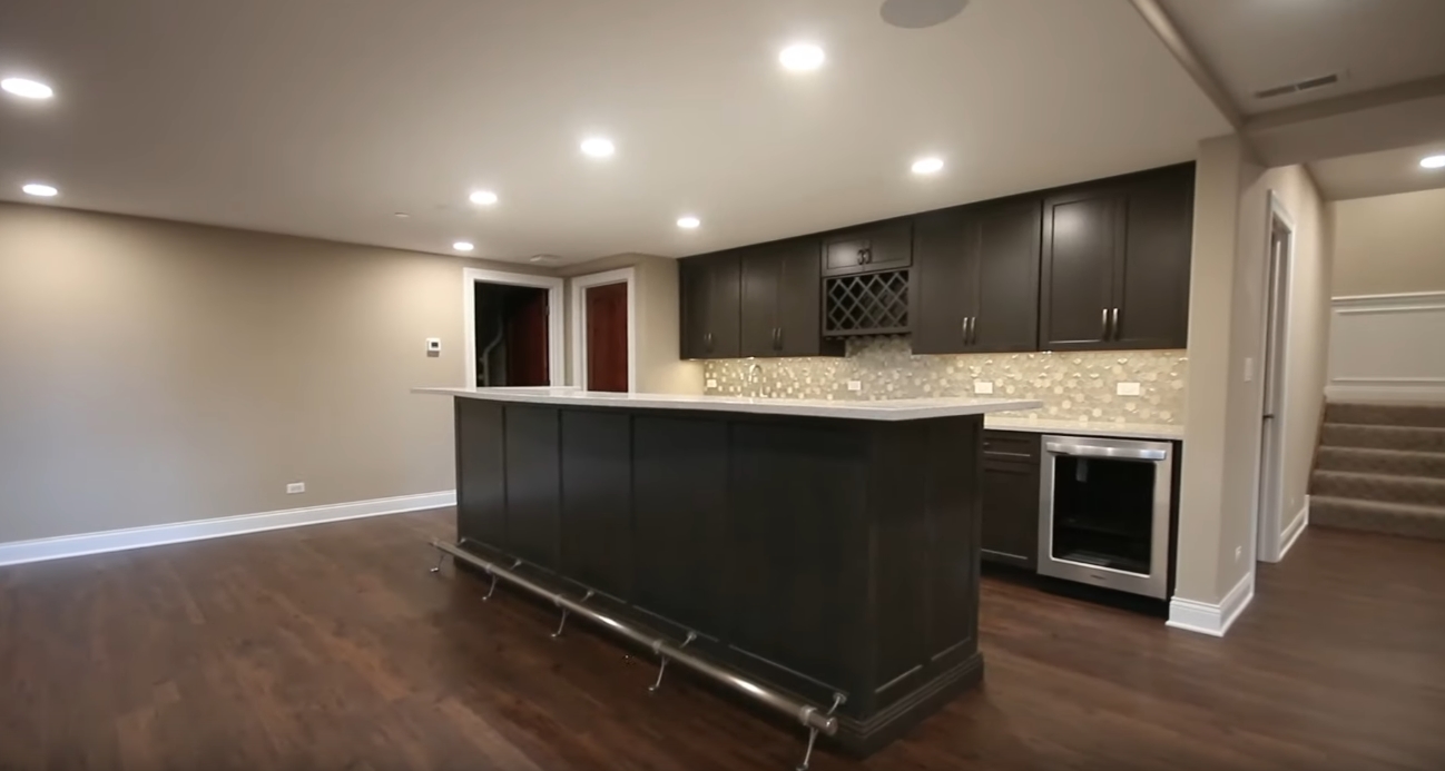 33 Interior Design Photos vs. Custom Home By KLM Builders Tour