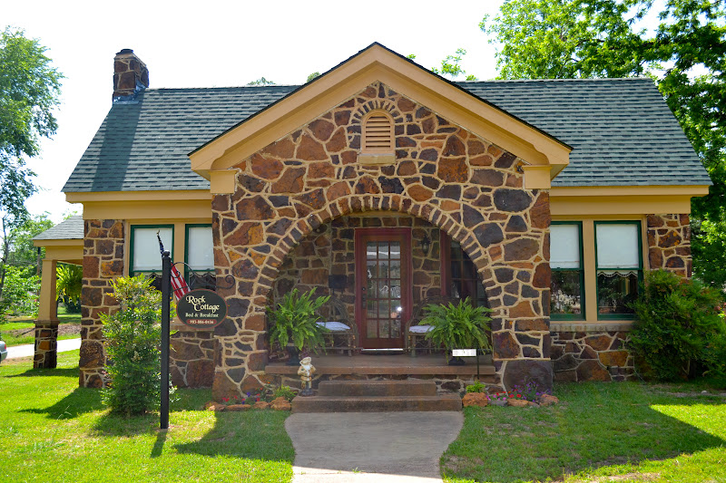 MOSELEY MANOR IN JEFFERSON, TEXAS Photo shoot at the Rock Cottage B & B