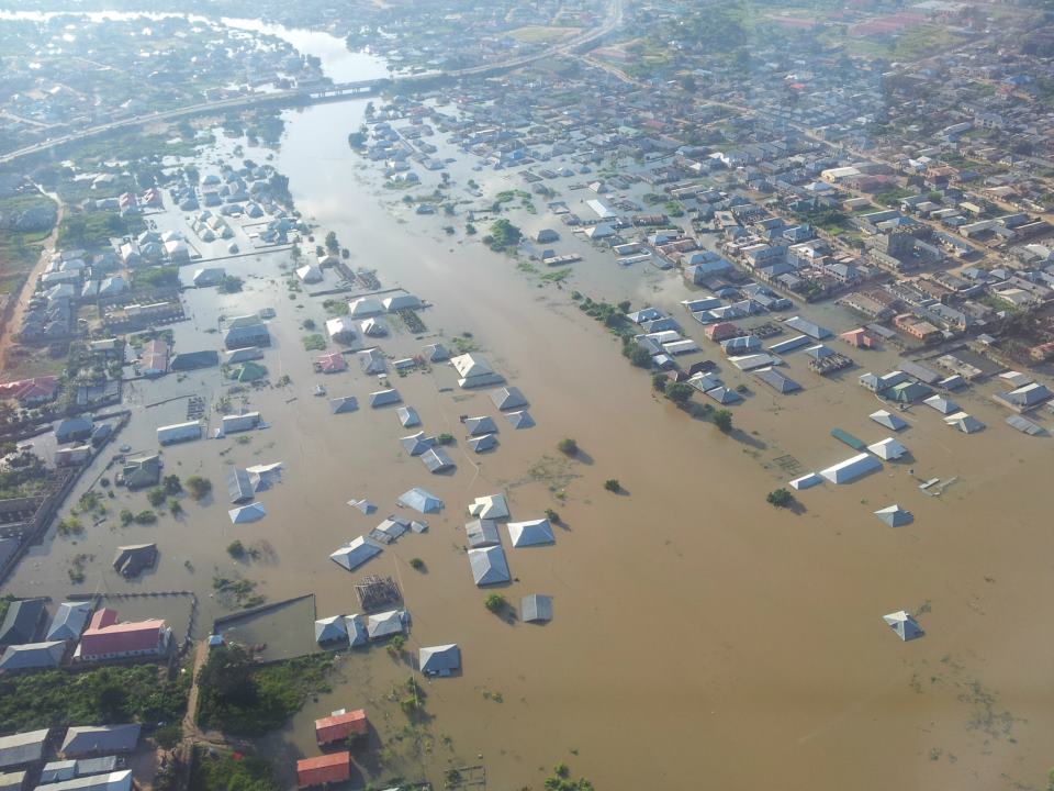 MobileNews.ng Mudslide, Flooding In Lagos Amidst Heavy Rain