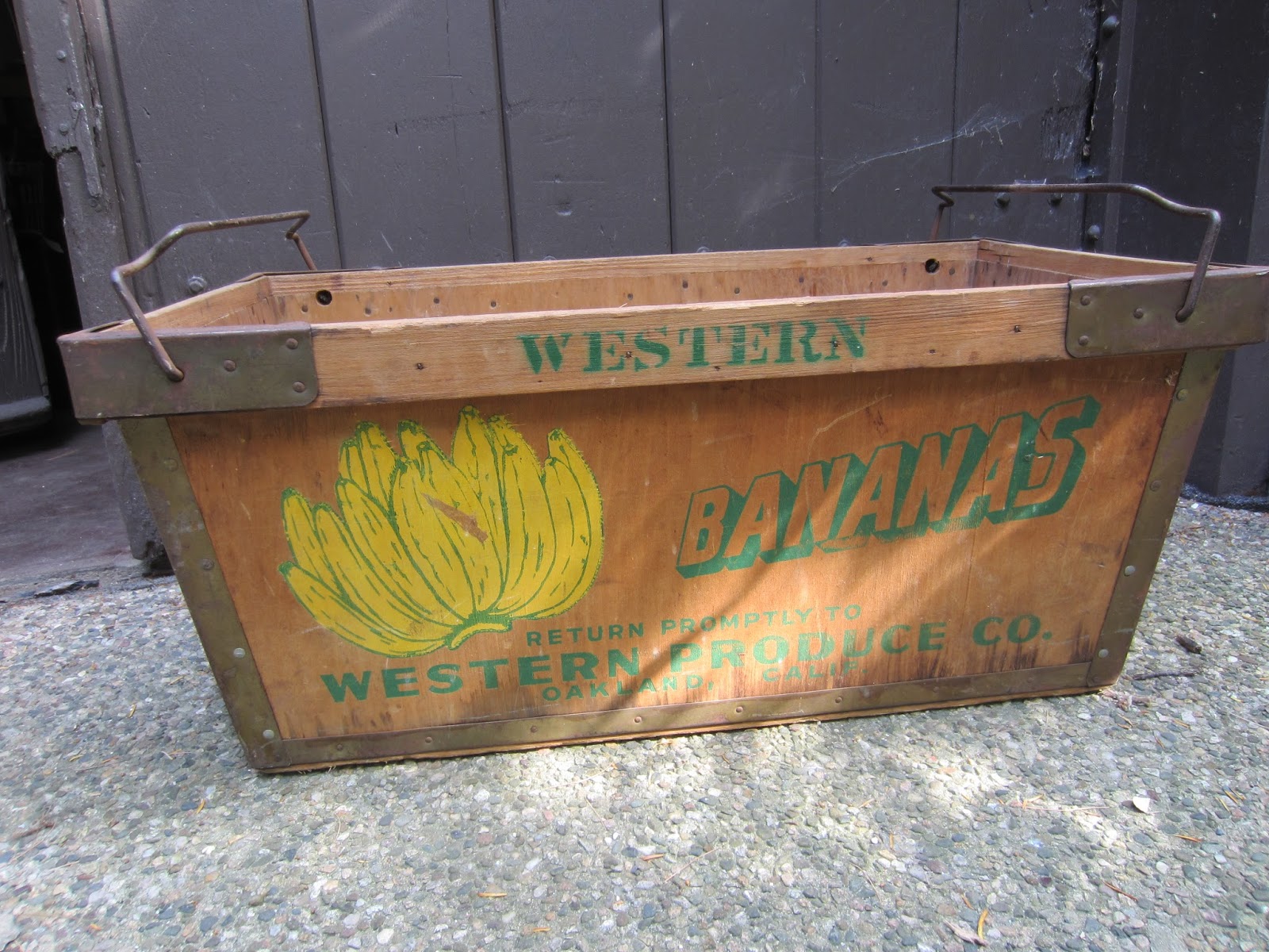 HOB NOBBERS VINTAGE BANANA CRATE
