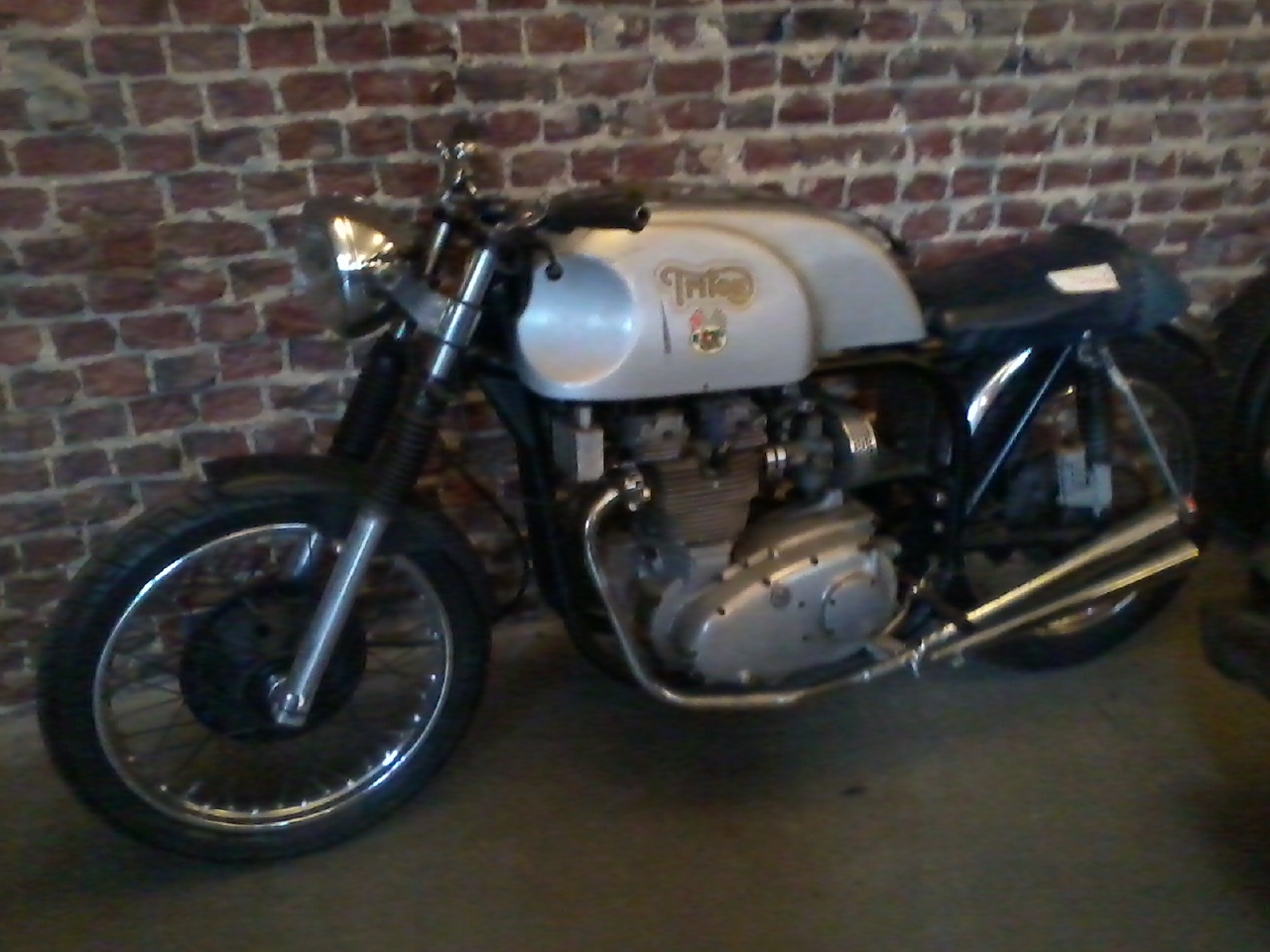 Oldtimer brommerclub 6 volt Gullegem: Oldtimerbeurs in Roeselare