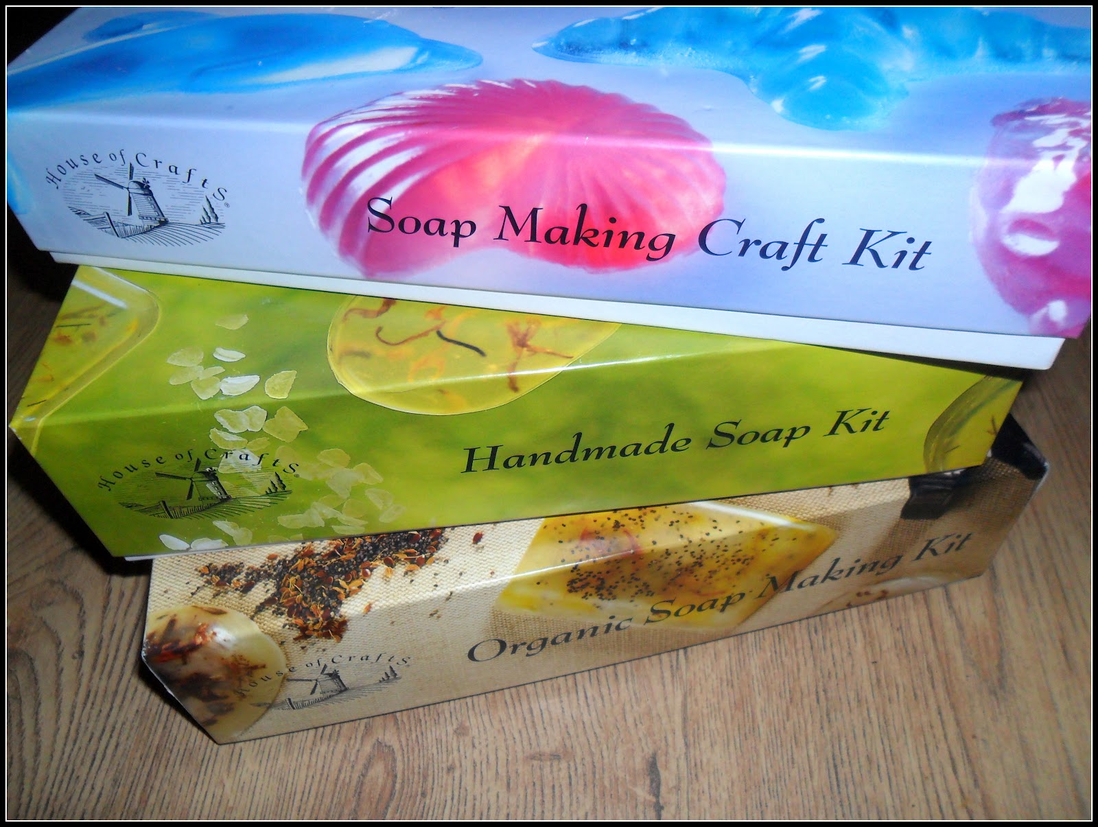Veelicious-ness!: DIY: Soap: House of Crafts Soapmaking Kit Comparison