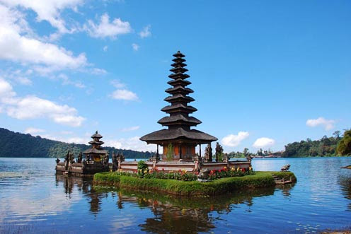 Objek Wisata Panorama Alam Bedugul Pura Ulun Danu di Bali 