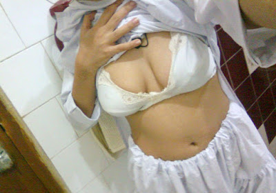 Desi Bengoli  Bhabhi Sami Blause and Nude Big Boobs Hot Photo