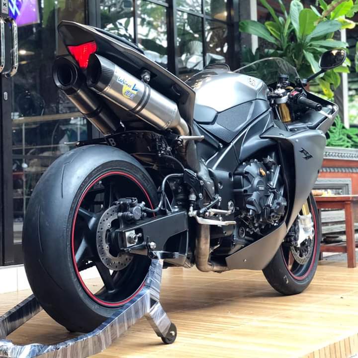 Yamaha r1 1000cc