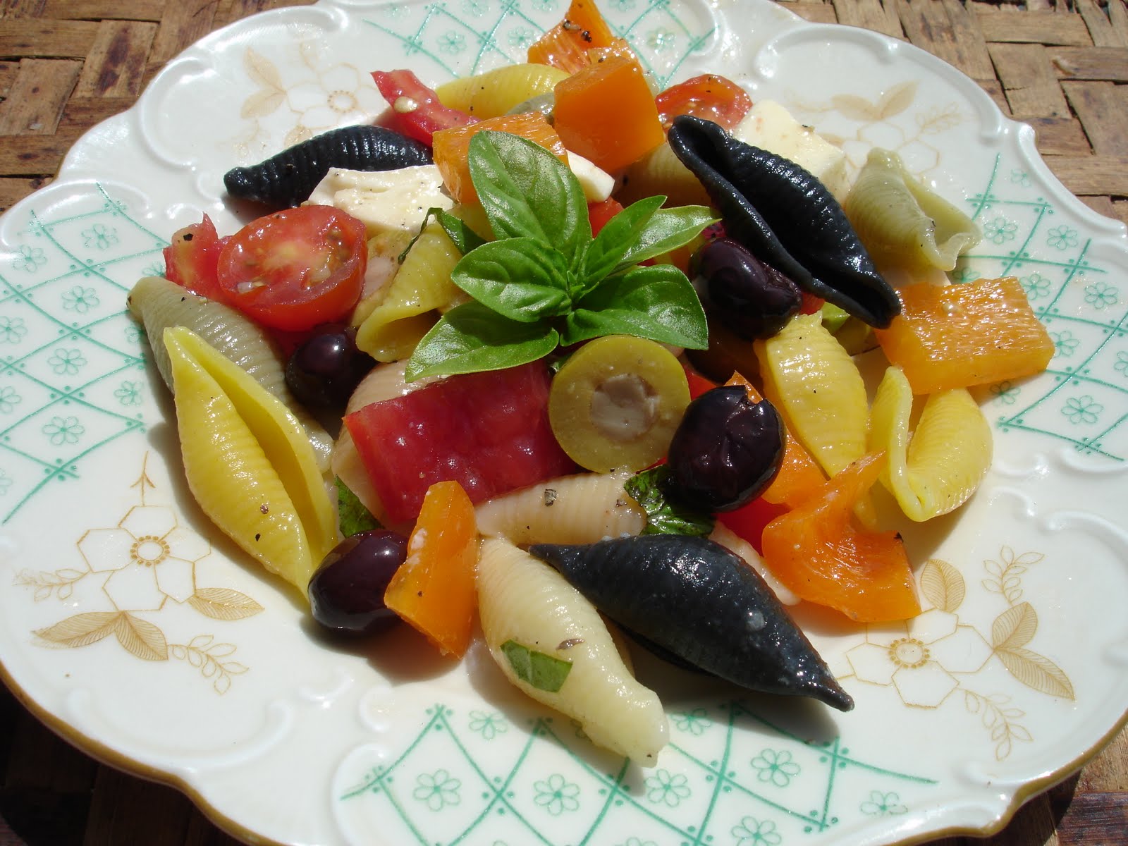 Kochbuch für Max und Moritz: Nudelsalat mit Oliven, Paprika und Tomaten