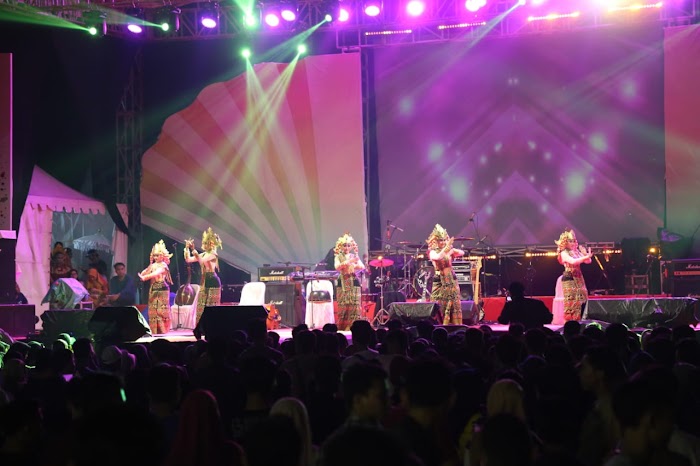 Pentas Seni dan Budaya Keratuan Darah Putih Semarakkan Panggung Utama Lampung Fair 2019