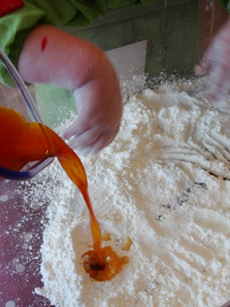 Sun Hats & Wellie Boots: Sensory Play: Pumpkin Gloop / Oobleck