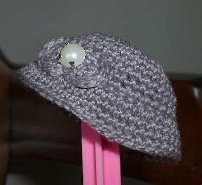 Chapéu cloche para Barbie de crochê por Pecunia MillioM